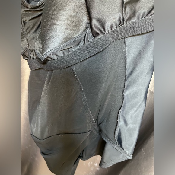 Merona Women’s Size 26 Black Ruched Cross back Swimsuit - Picture 6 of 6